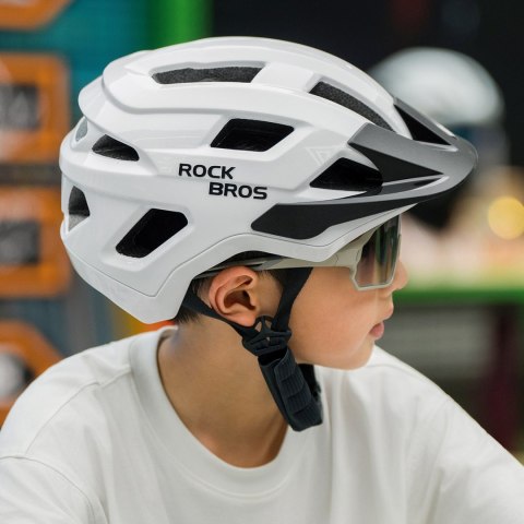 Kask rowerowy młodzieżowy z odpinanym daszkiem 54-58 cm - biały