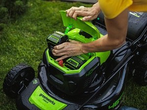 40V Kosiarka akumulatorowa z napędem 46cm GD40LM46SPK4 zestaw ładowarka + aku 4Ah