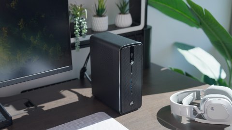 CORSAIR AI Workstation 300 AMD Ryzen Max+ 395, 128GB LPDDR5X, Radeon 8060S, 2x2TB