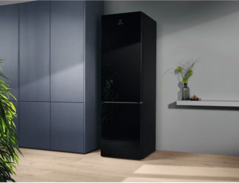 Lodówka ELECTROLUX LNT7ME36K2 No Frost 201 cm | FreshPlus | TwinTech | CustomFlex | czarny