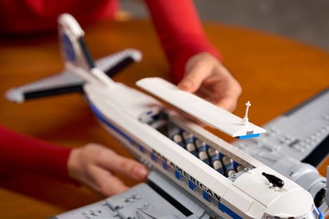 LEGO Icons 11378 - Samolot pasażerski Douglas DC-3 PAN AM