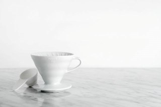 Drip ceramiczny V60-02 HARIO biały