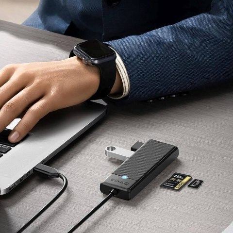 HUB adapter 4-portowy USB-C - USB-A czytnik kart SD microSD 1.8 m - czarny