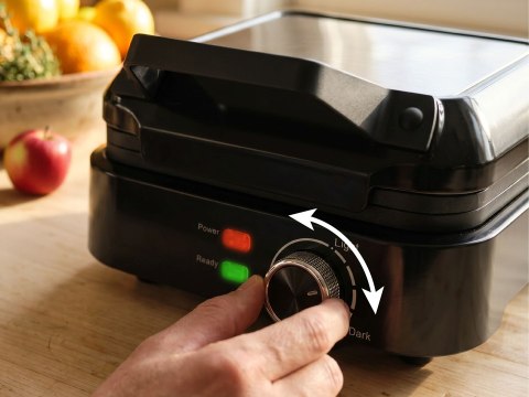 ELDOM GOFROWNICA WA900 WAFLO 1200-2000W, PŁYNNA REGULACJA TEMPERATURY, BLOKADA POKRYWY, NIENAGRZWAJĄCY SIE UCHWYT