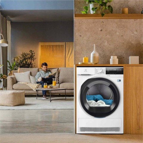 Suszarka ELECTROLUX EW7DX385AP z pompą ciepła, 8kg, klasa E, 66dB, SensiCare, DelicateCare (OUTLET)