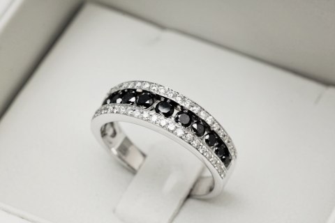 Złoty pierścionek PBD3813 - Diament