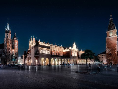 Obraz Wieloczęściowy Krakowskie Sukiennice I Wieża Mariacka Nocą
