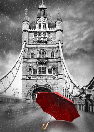 Plakat Czerwony Parasol Na Czarno Białym Tle Z Tower Bridge