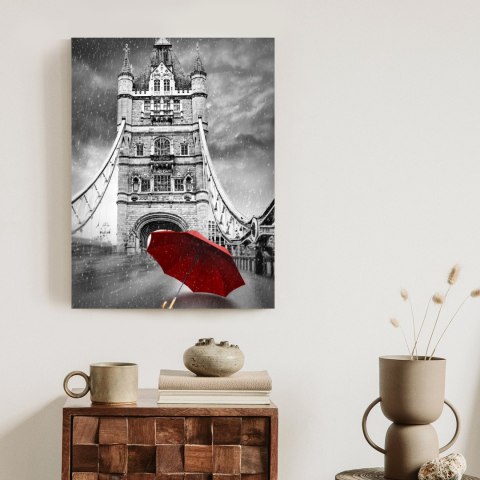 Plakat Czerwony Parasol Na Czarno Białym Tle Z Tower Bridge