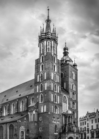 Plakat Czarno-Biała Fotografia Kościoła Mariackiego W Krakowie