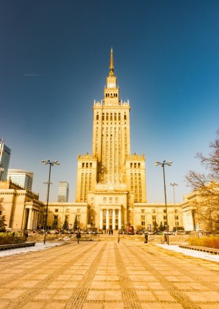 Plakat Pałac Kultury W Warszawie Na Tle Błękitnego Nieba