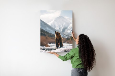 Plakat Niedźwiedź Grizzly Przed Śnieżnym Pasmem Górskim