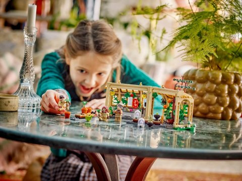 LEGO HARRY POTTER 76445 HOGWLEGO ARTS™ CASTLE: HERBOLOGY CLASS