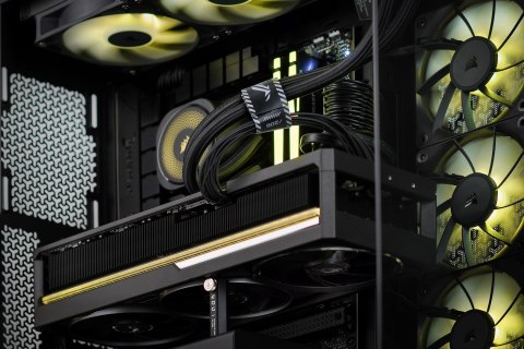 Actina iCUE 9800X3D/32GB/2TB/RX9070XT/850WW