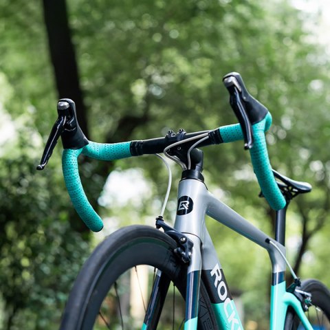 Owijka na kierownicę rowerową silikonowa perforowana z efektem kameleona - fioletowa