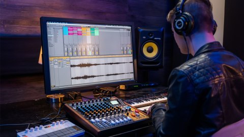 Tascam Model 12 - 10-kanałowy mikser z 12-ścieżkowym rejestratorem (OUTLET)