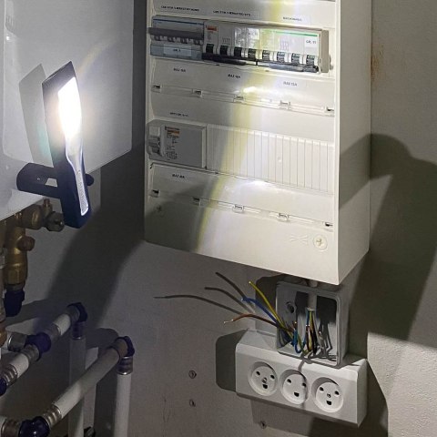 Akumulatorowa lampa robocza LED 200 lm MINI MAG PRO 03.5692