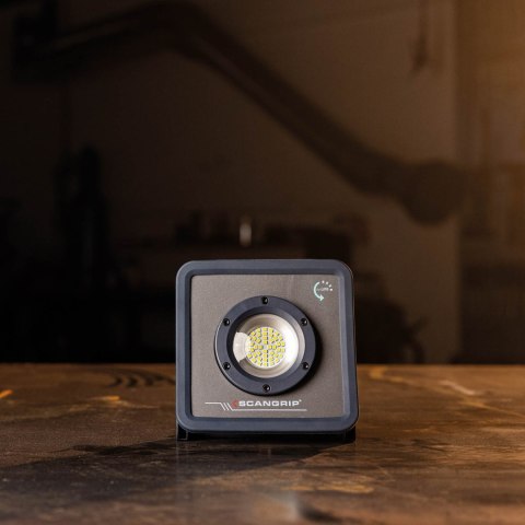 Lampa robocza LED 2000 lm akumulatorowa SCANGRIP NOVA R forLIFE 03.6201