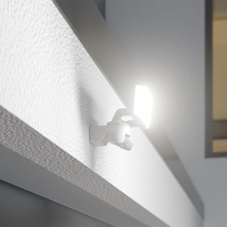 Naświetlacz z czujnikiem Steinel XLED Protect PIR 15,1W 3000K 1642lm IP54 IK03 230V biały / tworzywo sztuczne