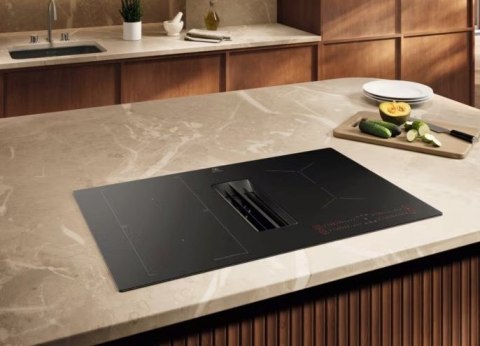 Płyta indukcyjna z wbudowanym wyciągiem okapem ELECTROLUX ECC83443CZ SaphirMatt czarny mat 80 cm