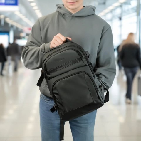 Plecak podróżny do samolotu z kieszenią na laptop 20l 40x20x25 cm - czarny