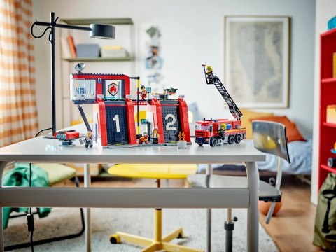 LEGO City 60414 - Remiza strażacka z wozem strażackim (OUTLET)