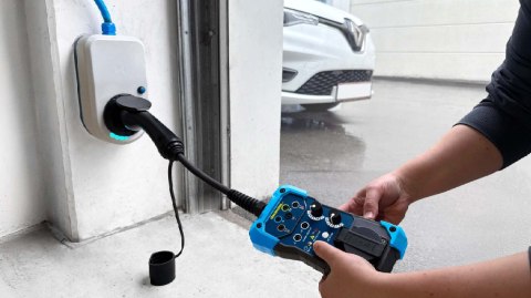 Adapter do testowania pojazdów elektrycznych