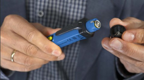 Bezkontaktowy tester napięcia z 3-stopniowym wskaźnikiem LED