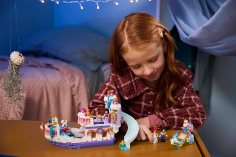 LEGO Disney 43299 - Królewska łódź weselna Arielki