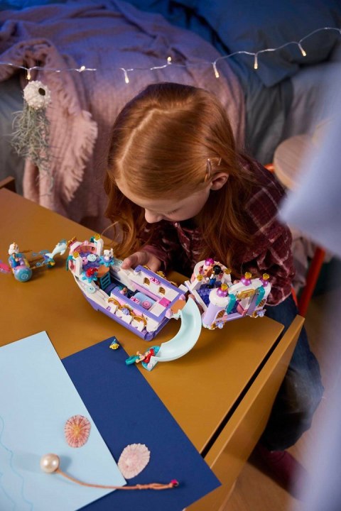 LEGO Disney 43299 - Królewska łódź weselna Arielki